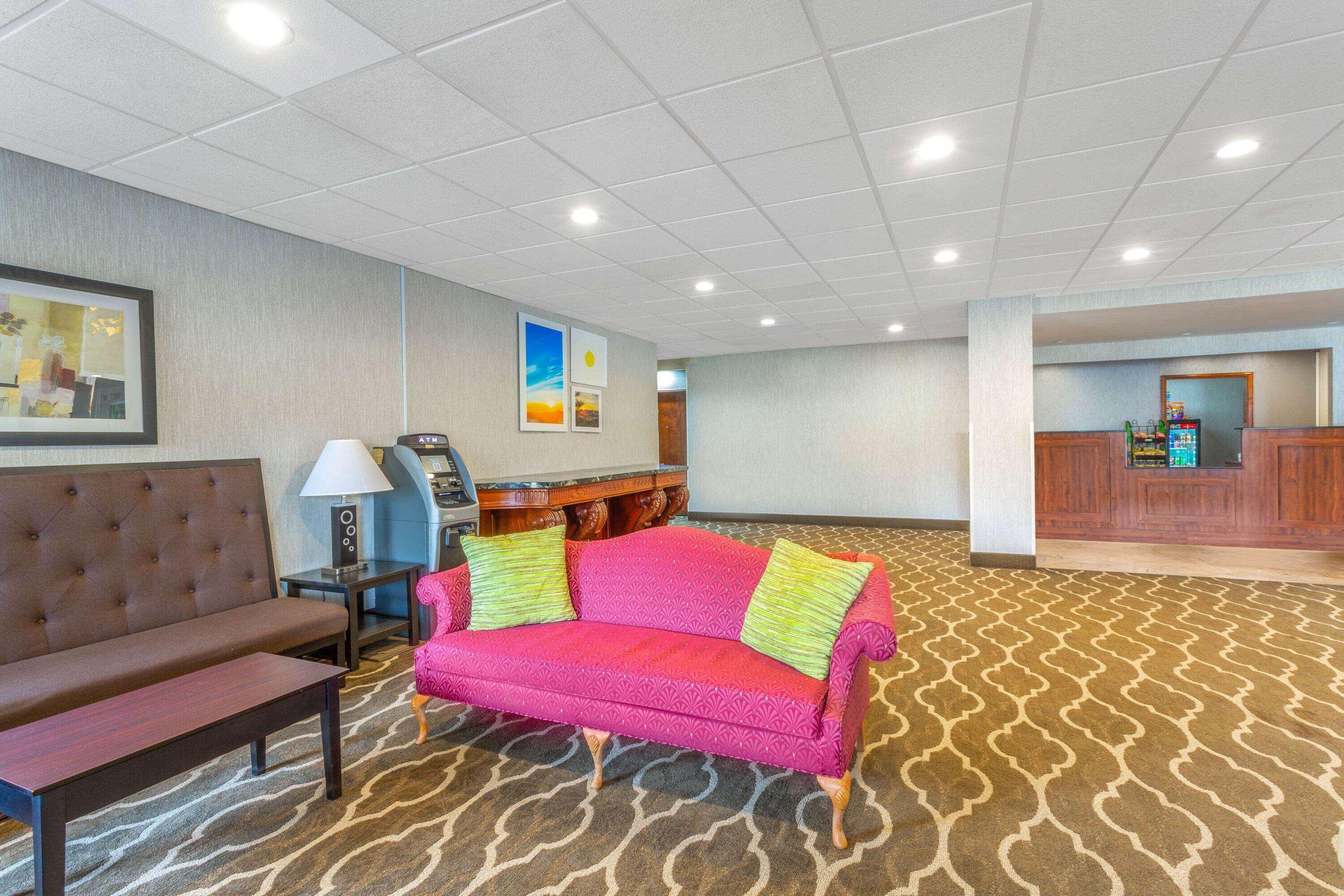 Days Inn By Wyndham Blairsville Bagian luar foto